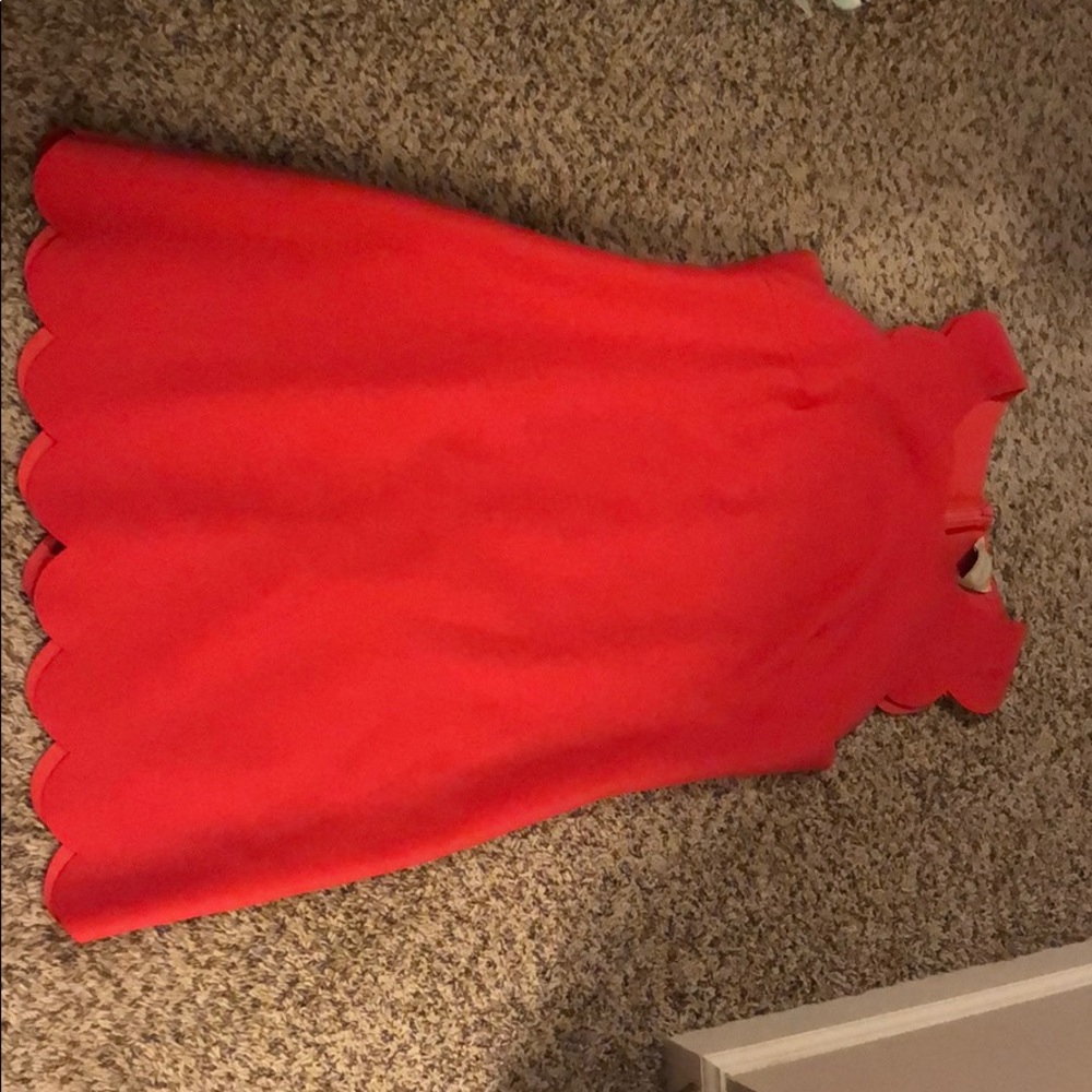 Dress with cute scallop details